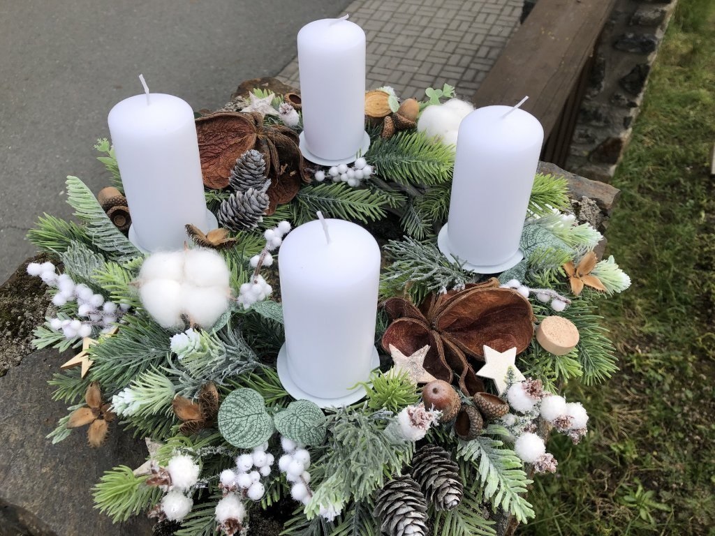 Adventní věnec se svíčkami